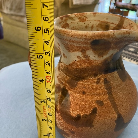 New Beautiful Farmhouse Hand Made Pottery Pitcher w Handle Signed via n Bottom - Picture 2 of 6